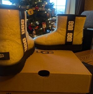 Ugg Clear Mini Size 6